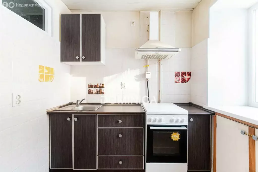 2-комнатная квартира: Омск, посёлок Амурский, улица Багратиона, 27Г ... - Фото 2