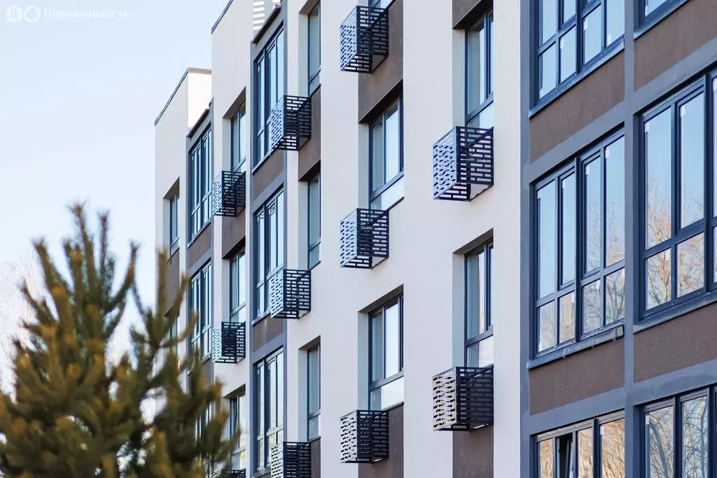 3-комнатная квартира: Тюмень, улица Сергея Свиридова, 7 (83.6 м) - Фото 1