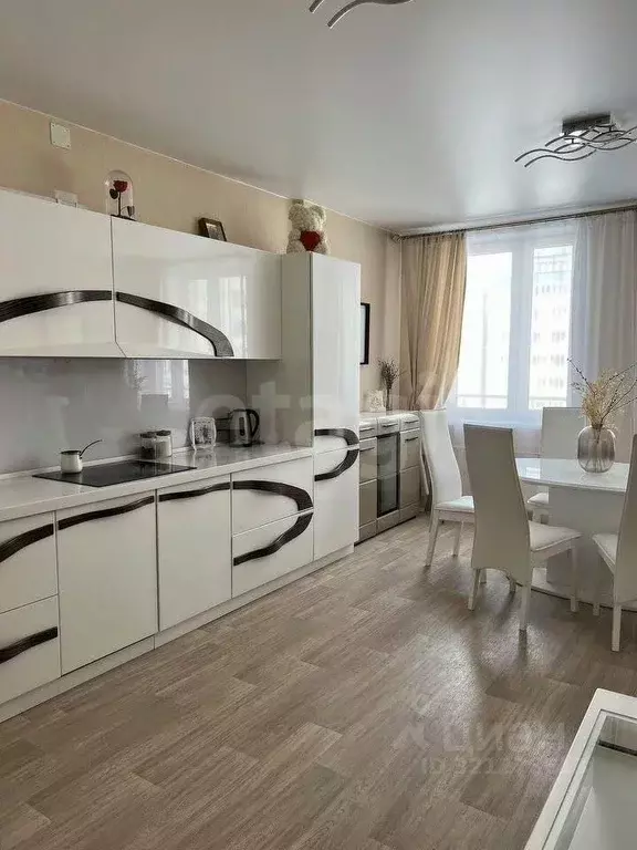 3-к кв. Красноярский край, Красноярск ул. Петра Ломако, 14 (84.0 м) - Фото 1