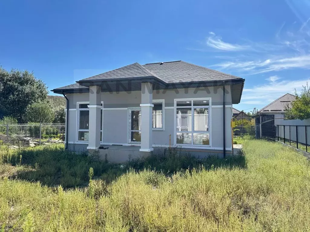 Дом в Адыгея, Майкопский район, Краснооктябрьское с/пос, пос. ... - Фото 1