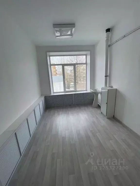 Офис в Свердловская область, Асбест ул. Пархоменко, 1а (8 м) - Фото 1