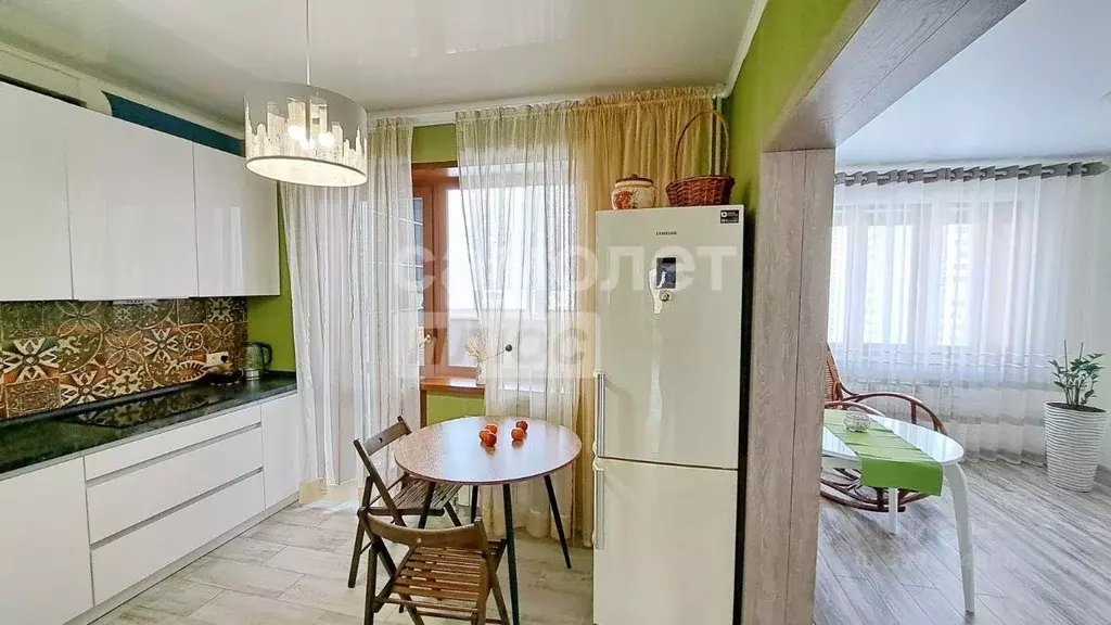 3-к кв. Калужская область, Калуга ул. 65 лет Победы, 45 (79.4 м) - Фото 1