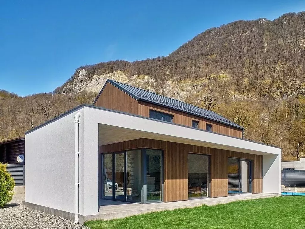 Дом в Краснодарский край, Сочи городской округ, с. Монастырь ул. ... - Фото 1