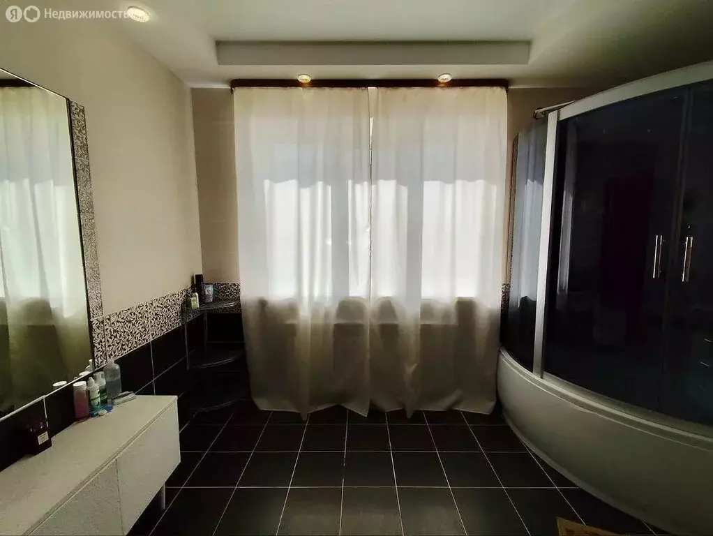 Дом в село Горьковка, Кедровая улица (230 м) - Фото 1