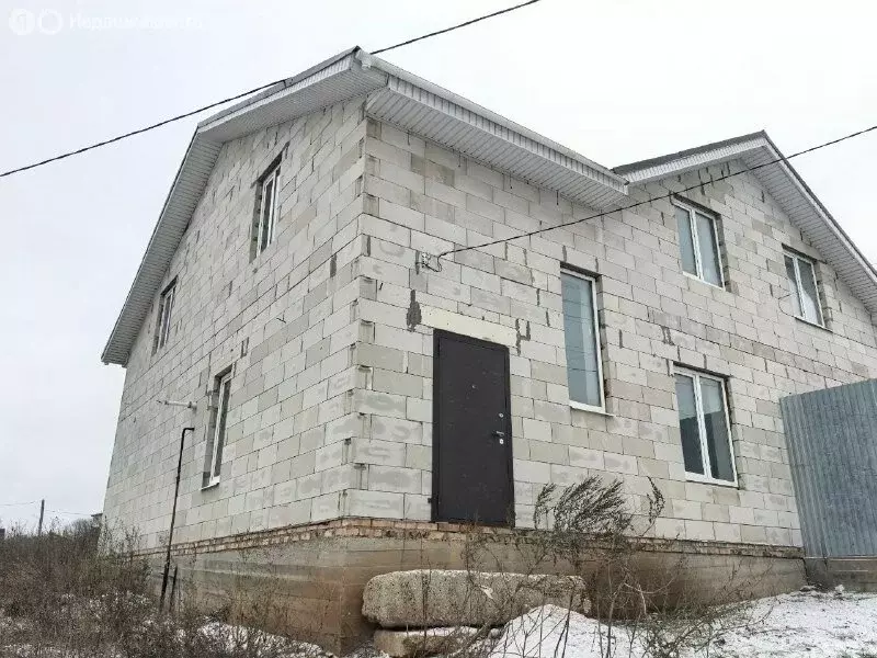 Дом в посёлок городского типа Алексеевка, Уральская улица, 24 (155 м) - Фото 1