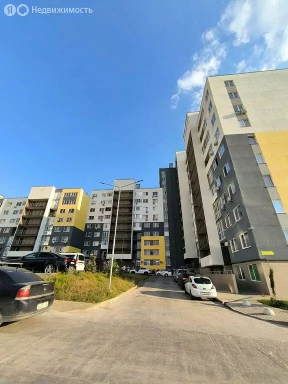 3-комнатная квартира: Молодёжное, Парковая улица, 2 (76.6 м) - Фото 1