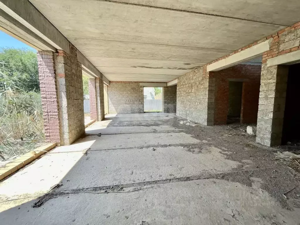Дом в Астраханская область, Астрахань Аэропортовская ул., 2Б (278 м) - Фото 1