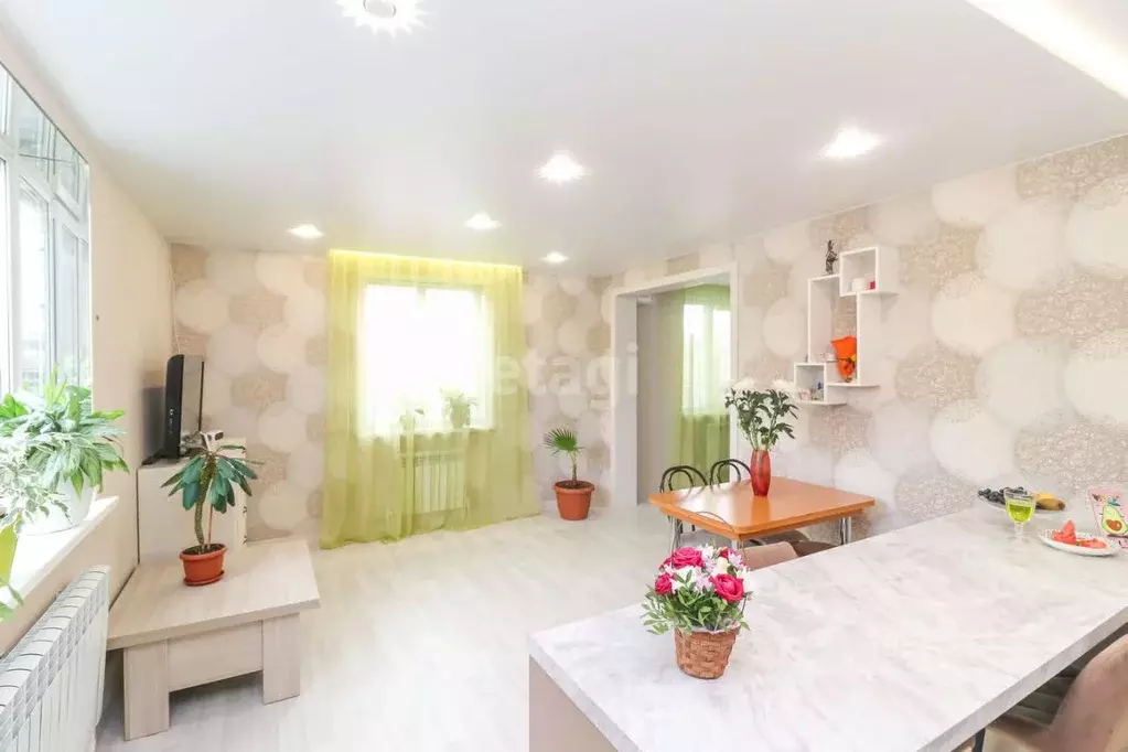 Дом в Тюменская область, Тюмень ул. Панфиловцев (150 м) - Фото 1