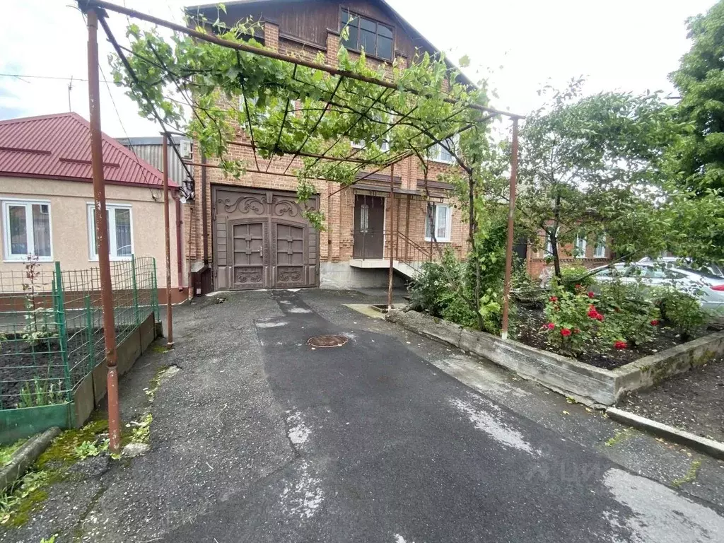 Дом в Северная Осетия, Владикавказ ул. Калоева, 71 (50 м) - Фото 1