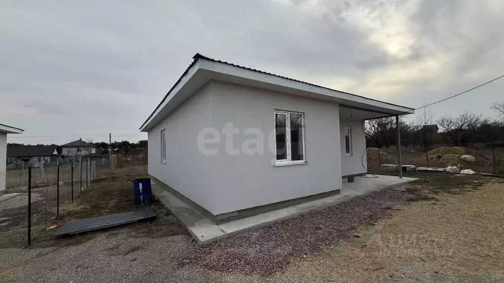 Дом в Крым, Симферопольский район, с. Трудовое  (100 м) - Фото 1