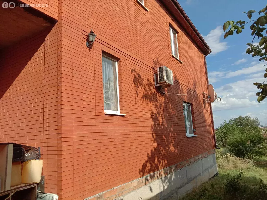 Дом в село Крым, улица 8-я Линия (160 м) - Фото 1