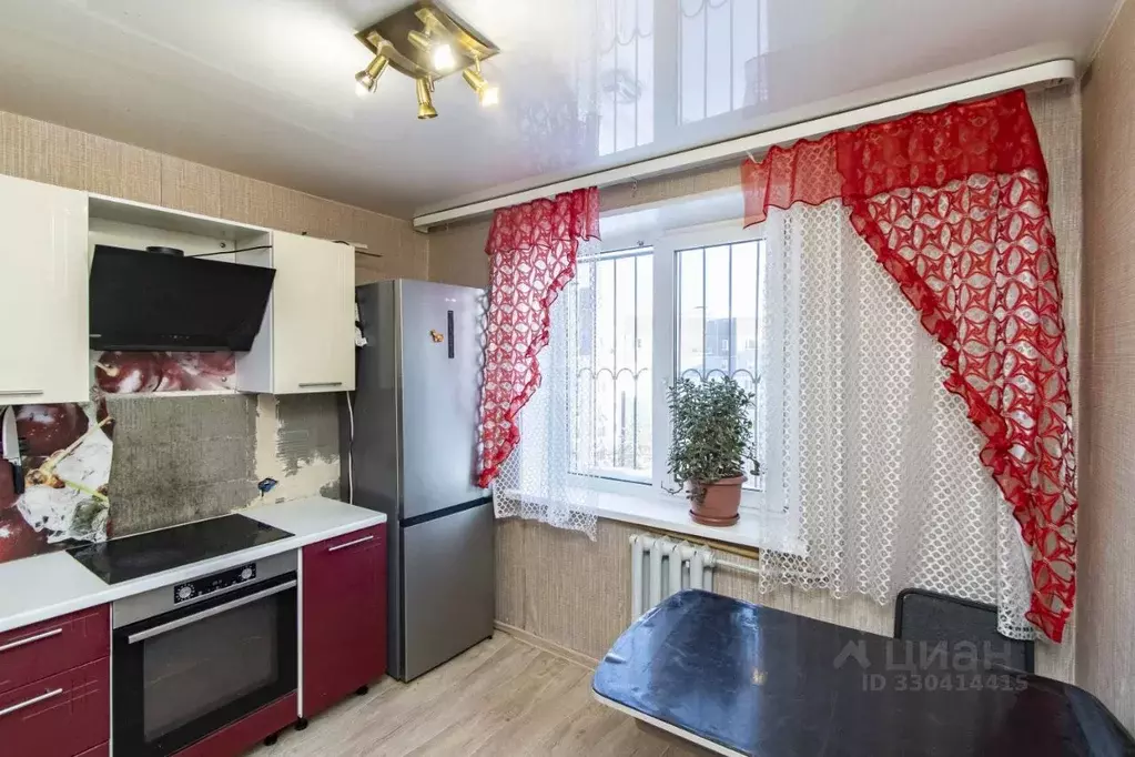 2-к кв. Тюменская область, Тюмень ул. 50 лет Октября, 82 (50.8 м) - Фото 1
