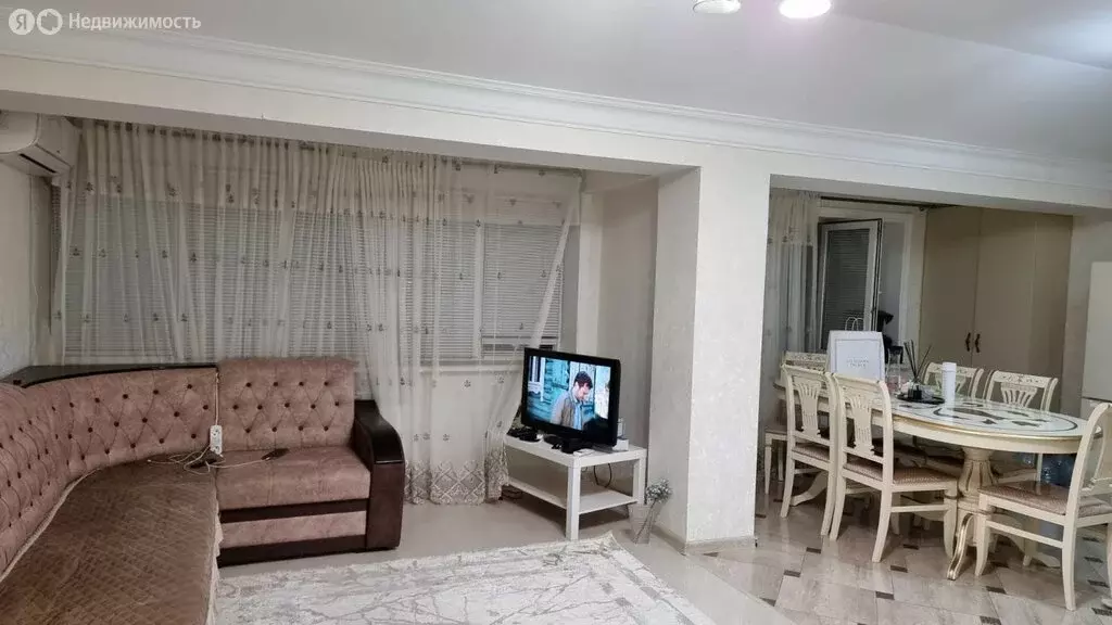 3-комнатная квартира: Махачкала, улица Агасиева, 24В (100 м) - Фото 1