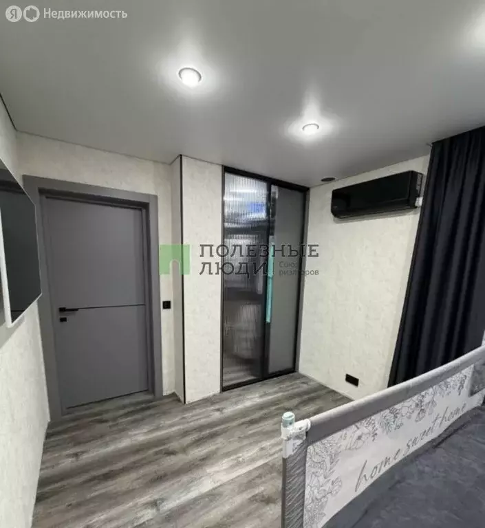 3-комнатная квартира: Красноярск, улица Авиаторов, 38 (92 м) - Фото 1