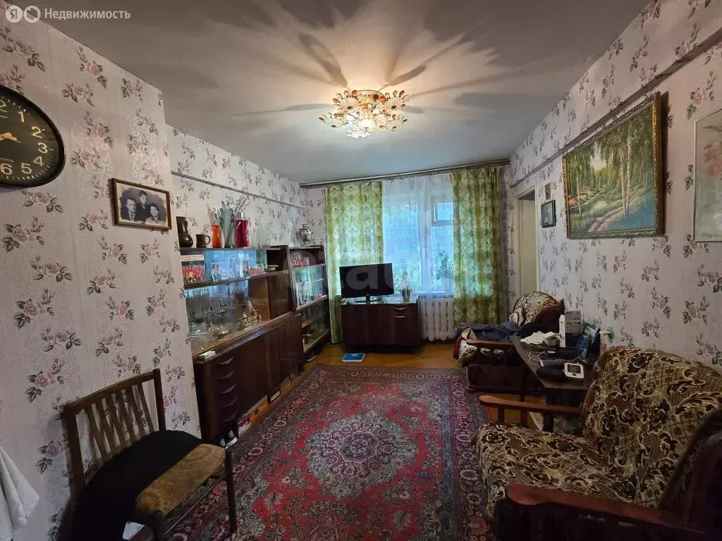 3-комнатная квартира: Брянск, улица Горбатова, 4 (48 м) - Фото 0