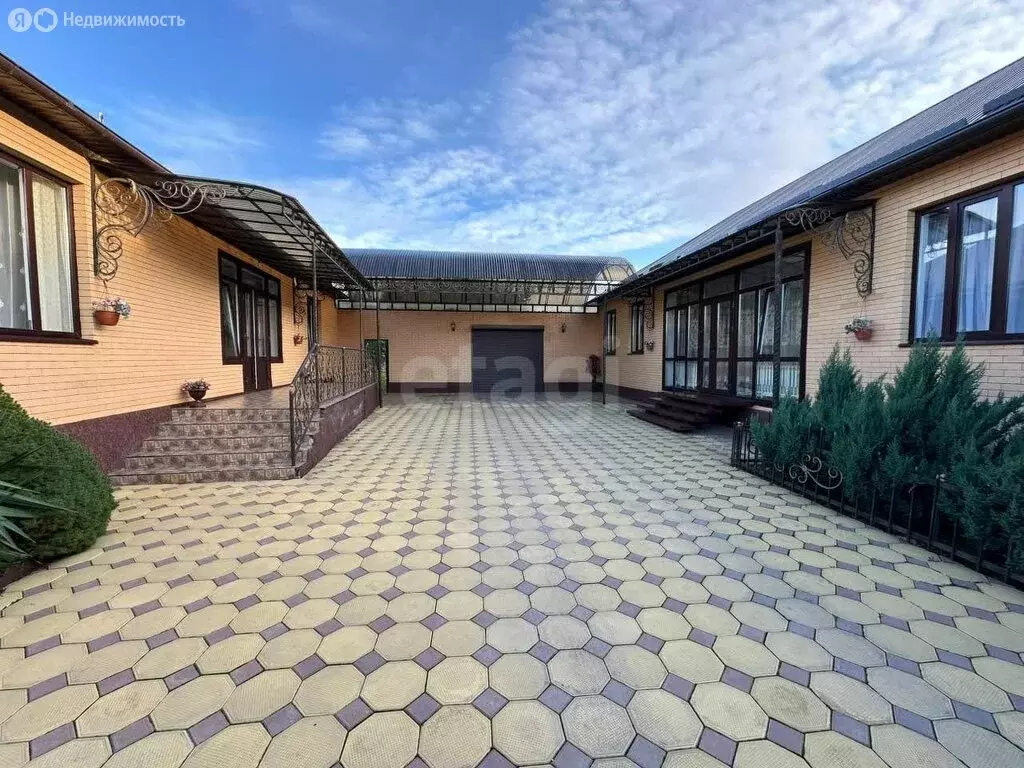 Дом в Сурхахи, улица имени Товсолта Аушева (200 м) - Фото 2