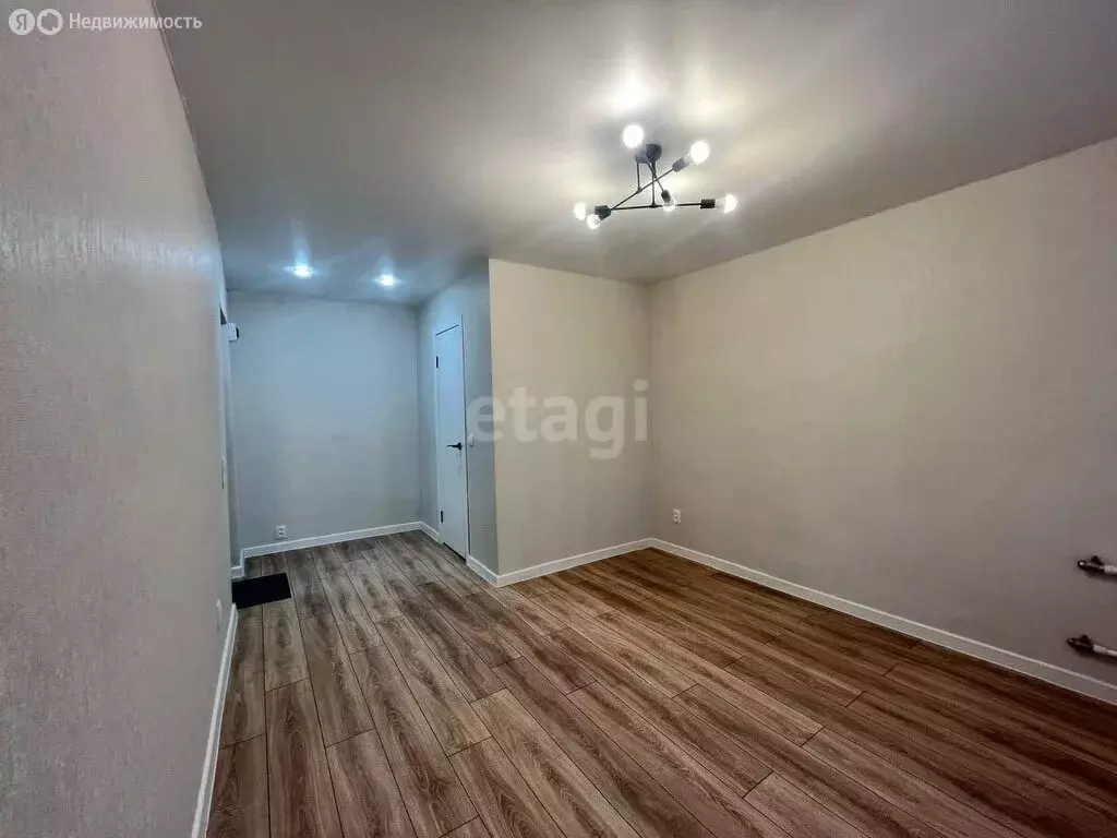 1к в 8-комнатной квартире (17 м) - Фото 0