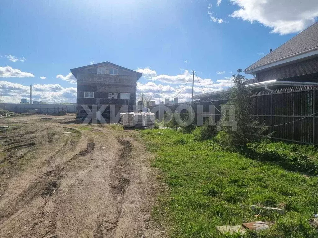 Дом в Новосибирская область, Новосибирск Серебристая ул. (150 м) - Фото 1