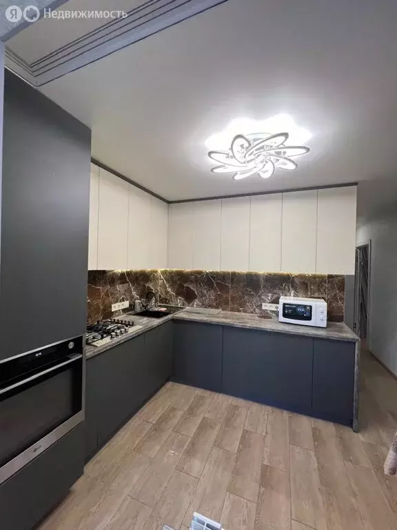 4-комнатная квартира: Евпатория, улица 9 Мая, 110 (100 м) - Фото 1