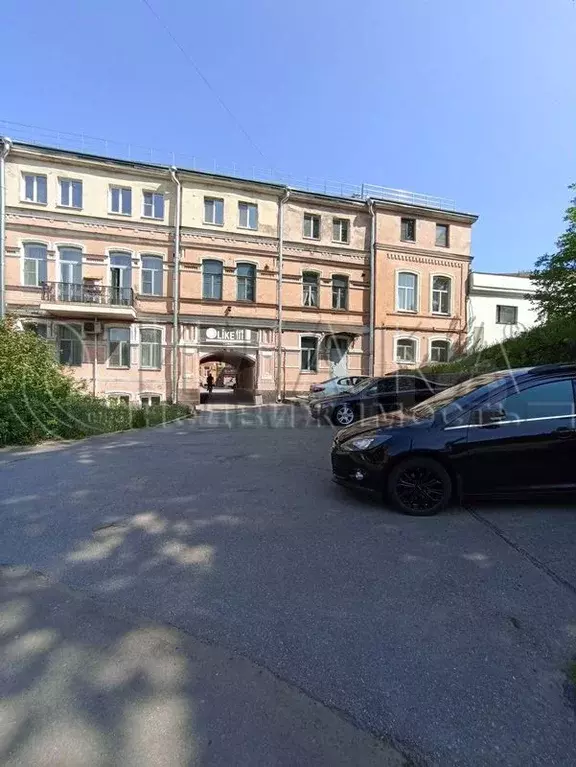 Комната 61,8 м в 5-к., 1/2 эт. - Фото 0