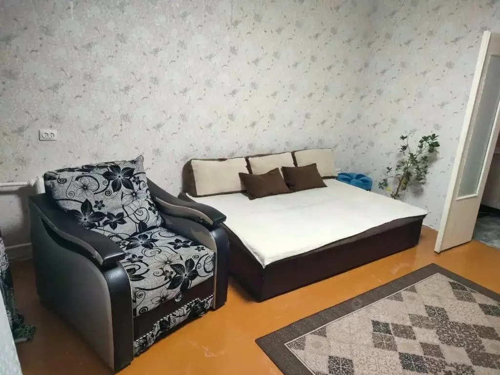 2-к кв. Тюменская область, Тобольск 10-й мкр, 18 (40.0 м) - Фото 1