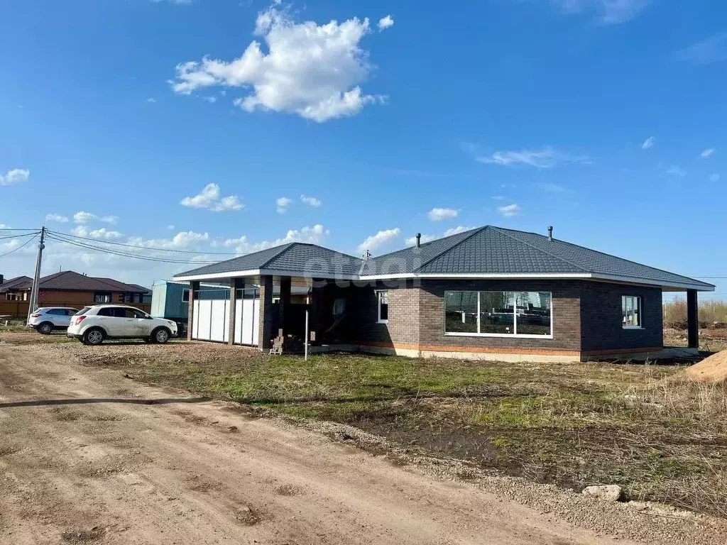 Дом в Башкортостан, Стерлитамакский район, Отрадовский сельсовет, с. ... - Фото 1