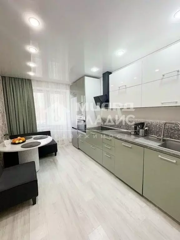 1-к кв. Омская область, Омск Звездная ул., 8 (44.3 м) - Фото 1