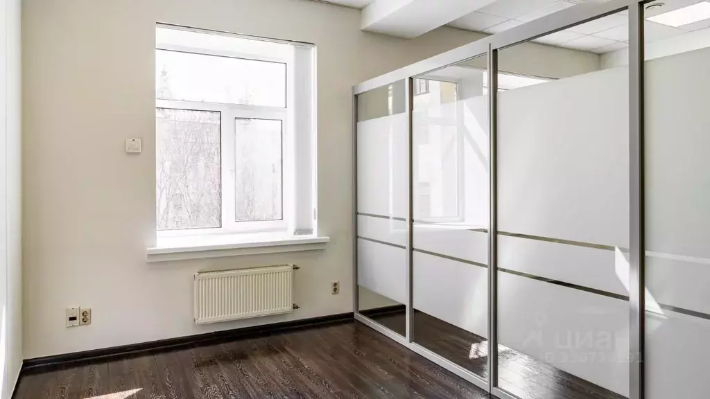 Офис в Санкт-Петербург 7-я Васильевского острова линия, 76 (42 м) - Фото 2