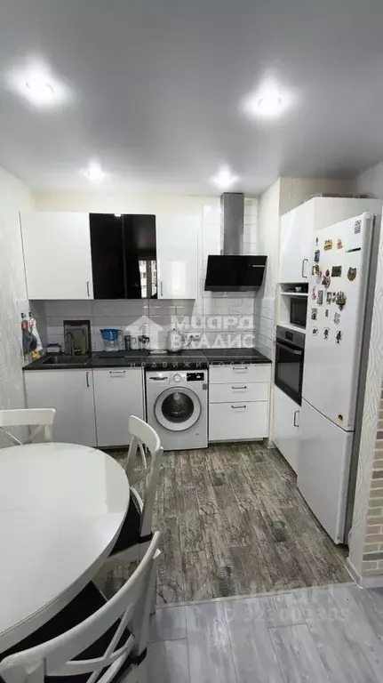 2-к кв. Омская область, Омск Взлетная ул., 11/1 (53.8 м) - Фото 0