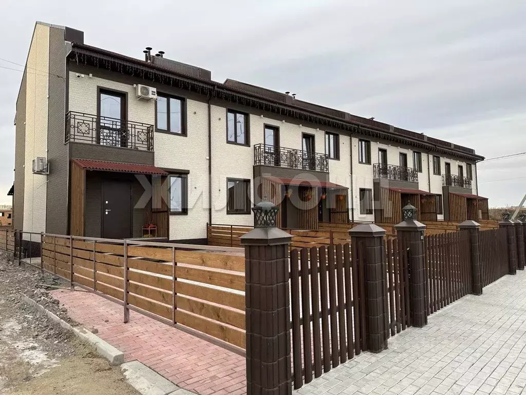 Таунхаус в Хакасия, Усть-Абаканский район, с. Калинино ул. ... - Фото 2