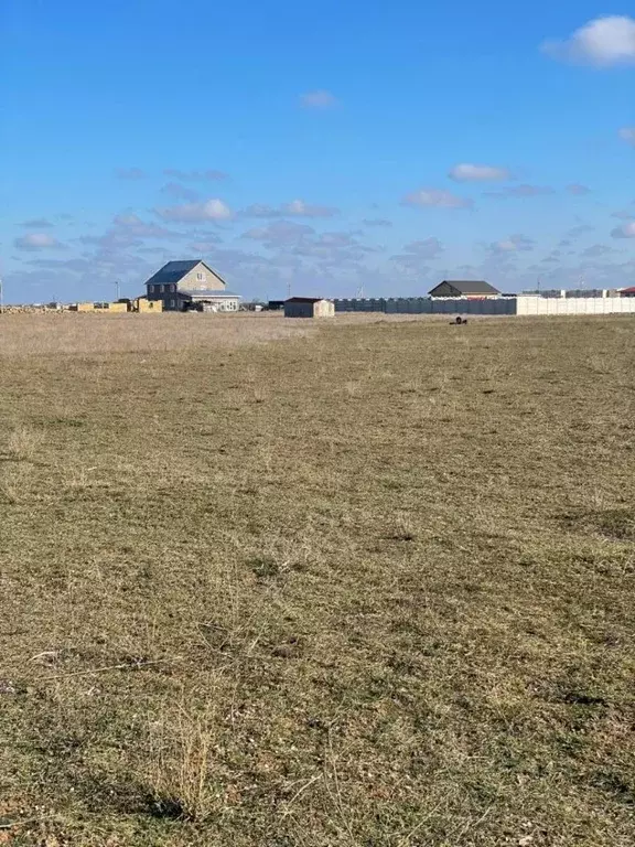 Участок в Крым, Сакский район, с. Уютное ул. Садовая (6.0 сот.) - Фото 1