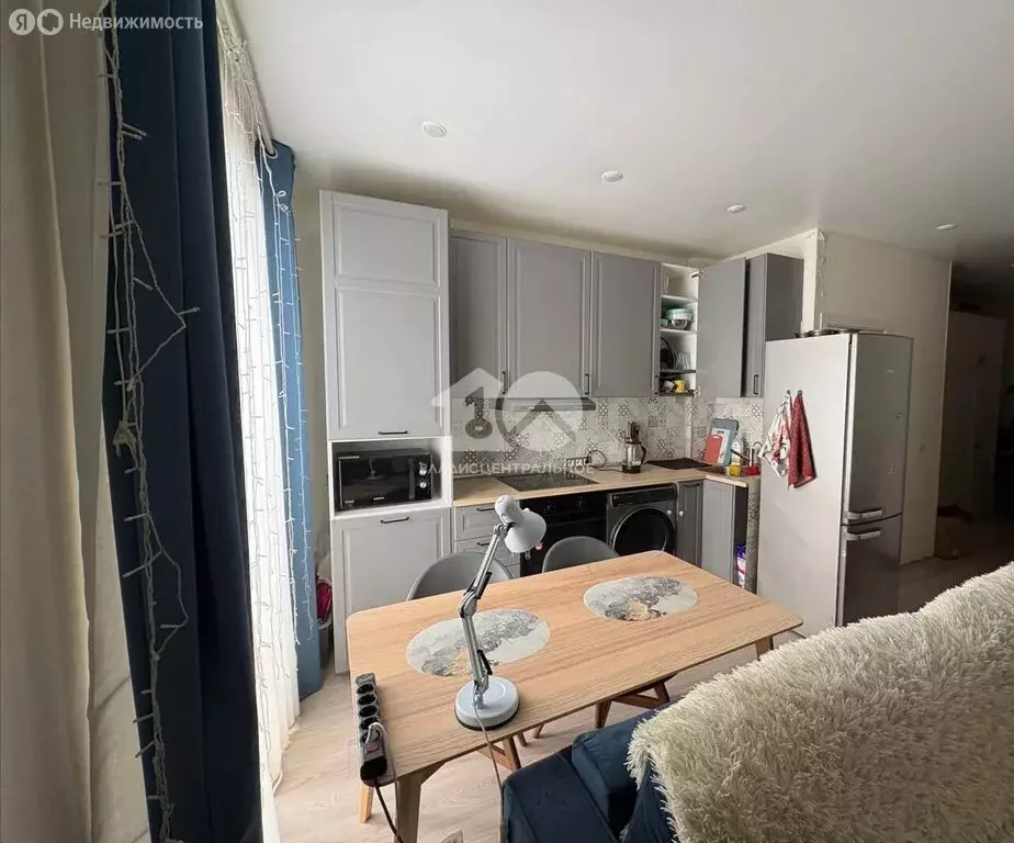 2-комнатная квартира: посёлок Октябрьский, улица Французский Квартал, ... - Фото 1