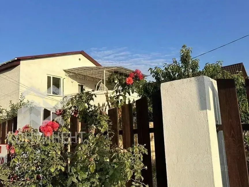 Дом в Крым, Сакский район, с. Молочное ул. Дружбы, 58 (237 м) - Фото 1