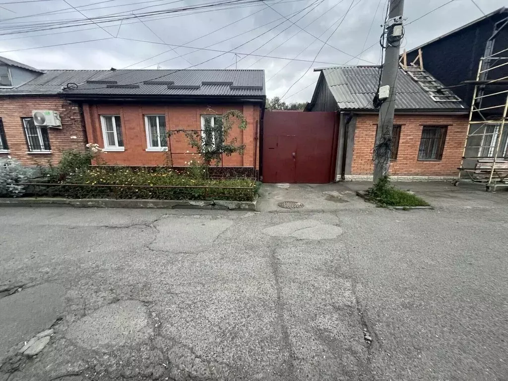 Дом в Северная Осетия, Владикавказ ул. Братьев Щукиных, 22 (25 м) - Фото 1