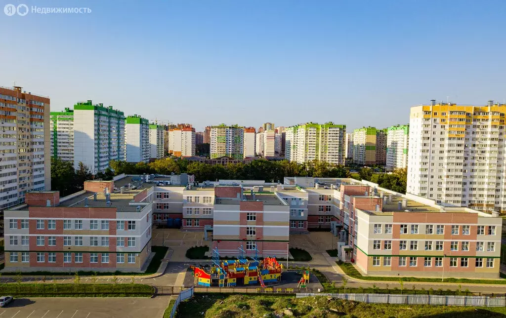 2-комнатная квартира: Краснодар, улица Героя А.А. Аверкиева, 13 (56 м) - Фото 0