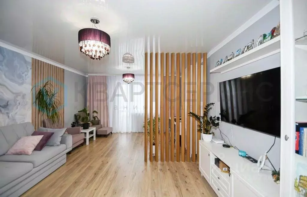 3-к кв. Омская область, Омск Пригородная ул., 21 (92.0 м) - Фото 0