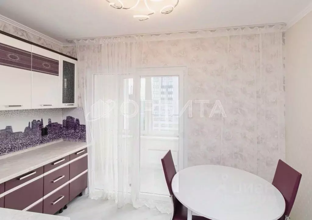 Студия Тюменская область, Тюмень ул. 50 лет Октября, 57Бк2 (31.4 м) - Фото 1