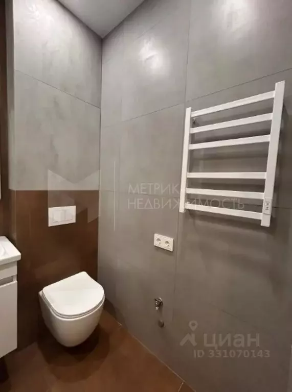 Студия Тюменская область, Тюмень Дамбовская ул., 29к3 (39.22 м) - Фото 1