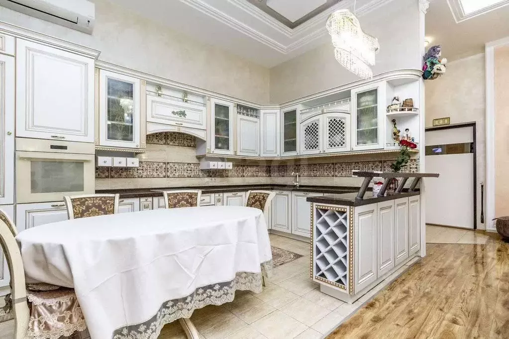 4-к кв. Ханты-Мансийский АО, Сургут Университетская ул., 11 (173.0 м) - Фото 1