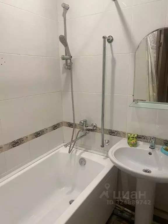 3-к кв. Омская область, Омск просп. Королева, 12 (60.0 м) - Фото 1