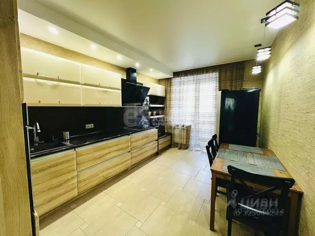 2-к кв. Тюменская область, Тюмень ул. Циолковского, 7к1 (75.0 м) - Фото 1