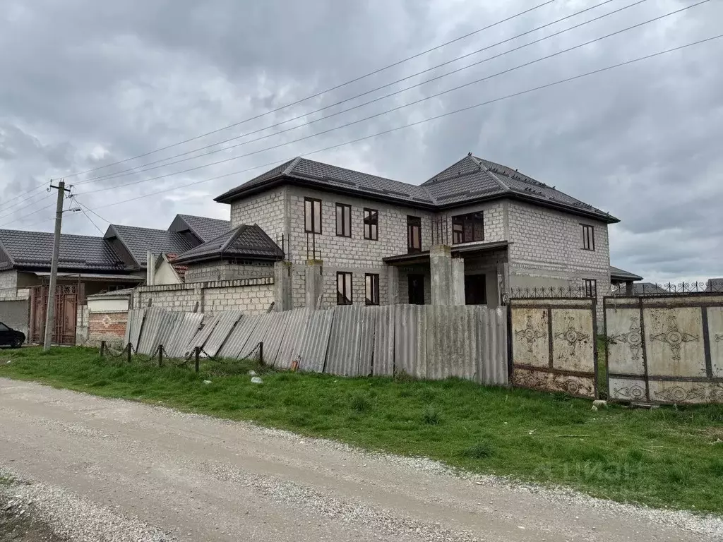 Дом в Кабардино-Балкария, Чегемский район, с. Нартан ул. Шогенцукова, ... - Фото 1