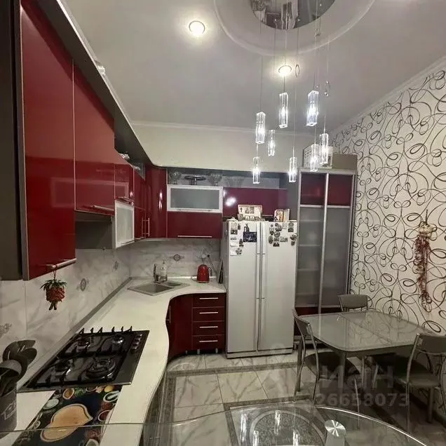 3-к кв. Омская область, Омск ул. Декабристов, 157 (67.0 м) - Фото 0