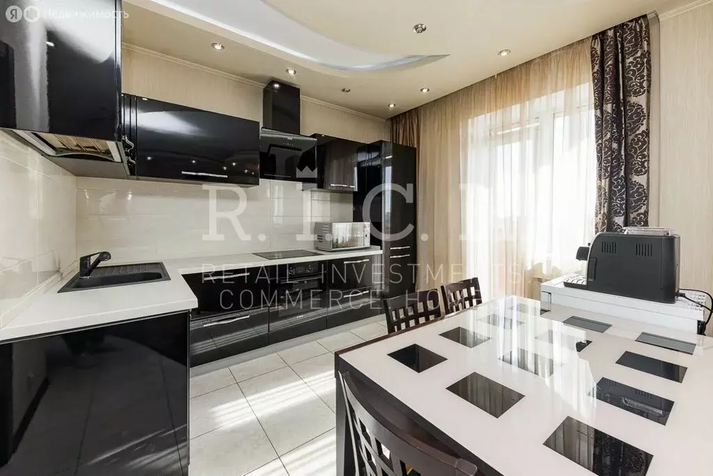 2-комнатная квартира: Челябинск, улица Братьев Кашириных, 32 (60 м) - Фото 1