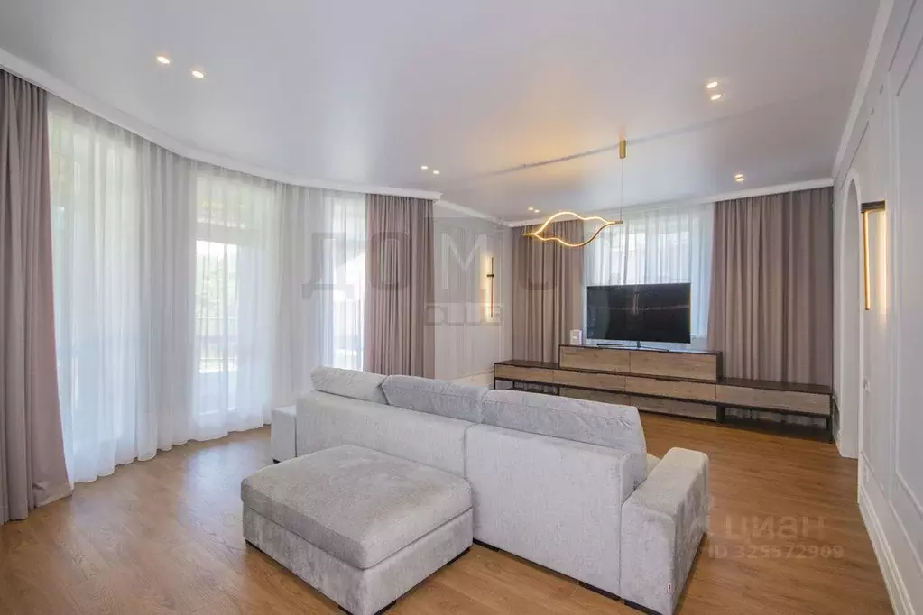 Дом в Свердловская область, Екатеринбург ул. Апрельская, 11А (250 м) - Фото 1