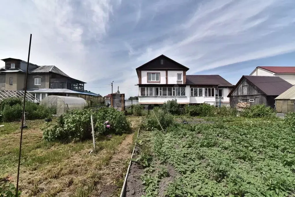 Дом в Сахалинская область, Южно-Сахалинск Плодородная ул., 17 (220 м) - Фото 1