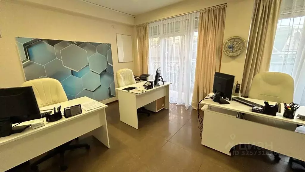 Помещение свободного назначения в Краснодарский край, Сочи Светлана ... - Фото 1