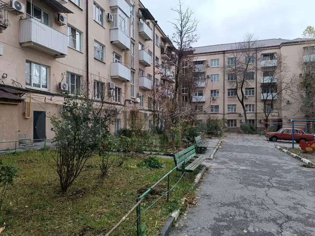 Комната 17 м в 4-к., 2/4 эт. - Фото 1