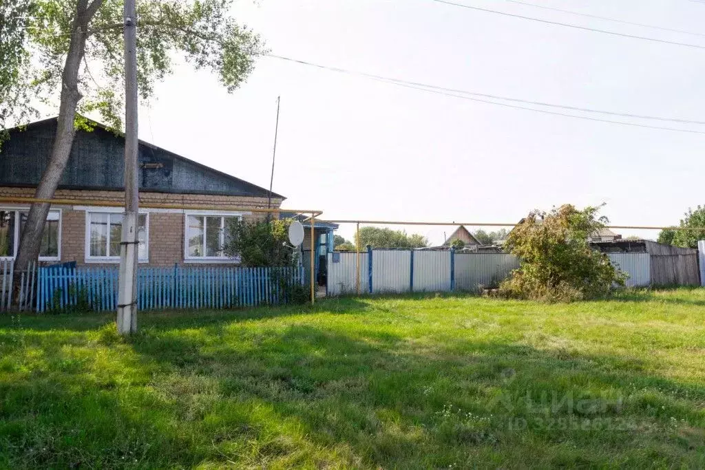 Дом в Оренбургская область, Саракташский район, с. Гавриловка ... - Фото 1