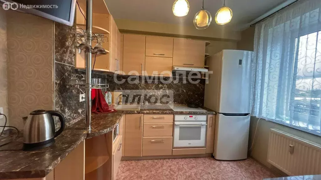 2-комнатная квартира: Ижевск, улица А.Н. Сабурова, 17 (55 м) - Фото 0